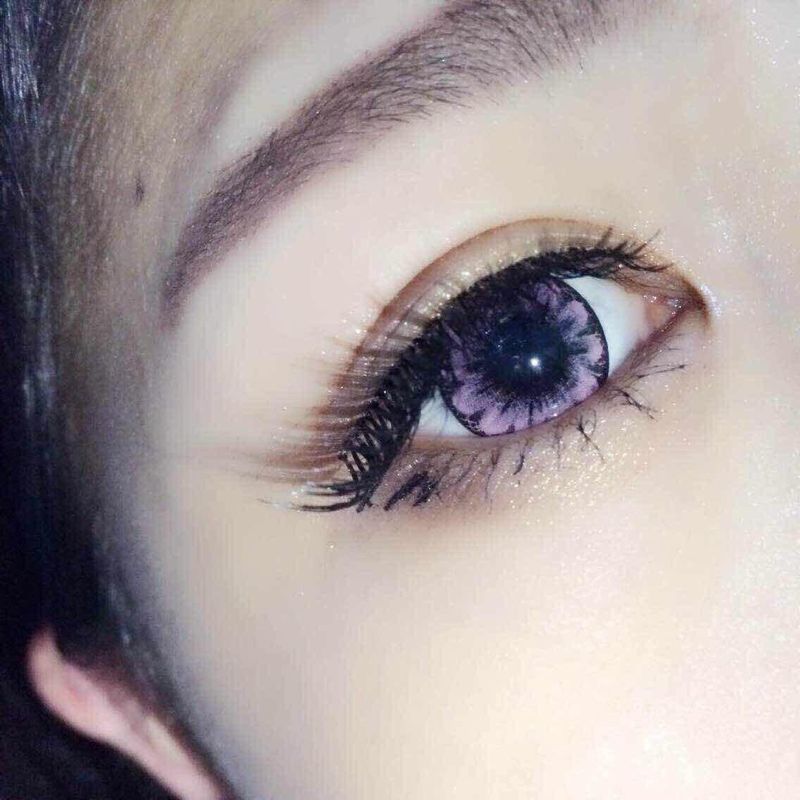 戴美瞳眼球上有黑色块是什么,眼前发白戴美瞳是怎么回事