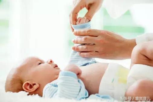 宝宝捂出来的湿疹如何下去,宝宝被湿疹折磨的睡不着觉视频