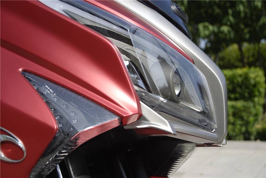 光阳400赛艇纪念版和普通版区别,光阳赛艇400对比宝马c400x