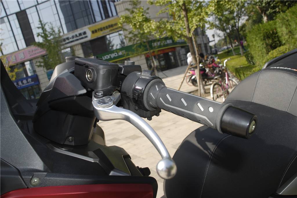 光阳400赛艇纪念版和普通版区别,光阳赛艇400对比宝马c400x