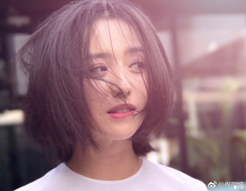 佟丽娅把*牙虎**磨掉了，其实她最该整的是眼睛！