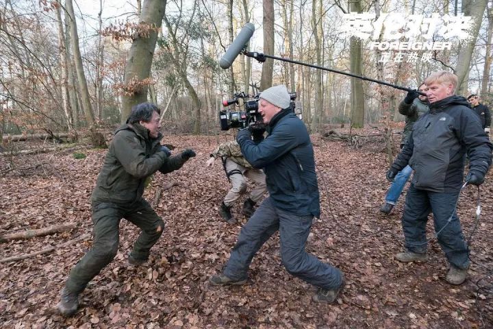 成龙英伦对决外国人评,英伦对决成龙主演的电影