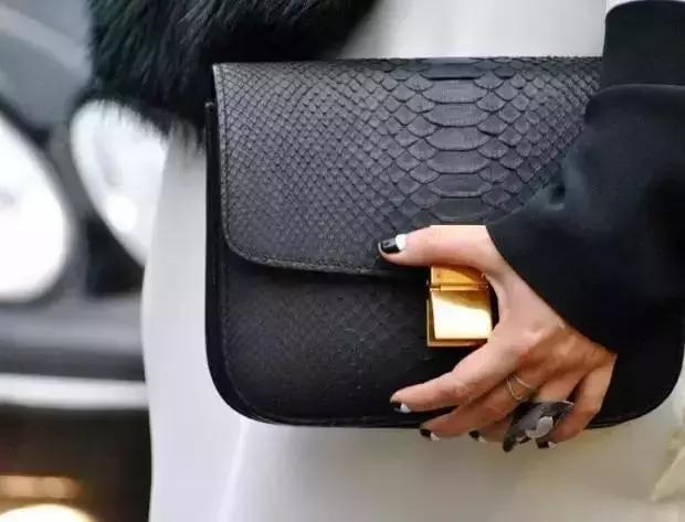 配货加限购,你有钱也买不到Celinebox了~