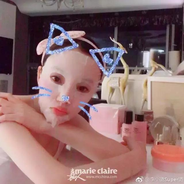 就用30块钱狂收当季爆款彩妆，“带货”女王们的梳妆台超魔性！