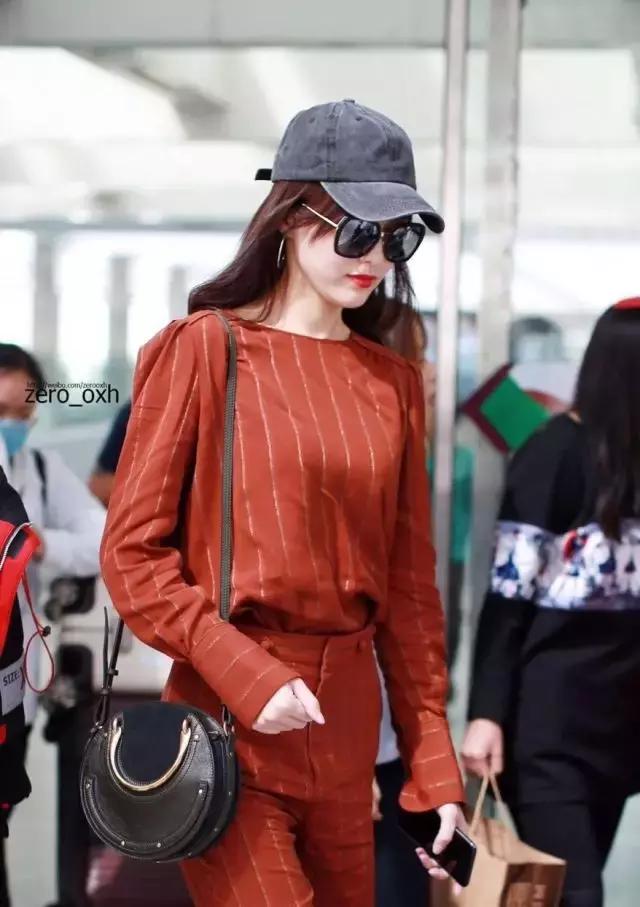 刘雯唐嫣同款小猪包,刘雯唐嫣最新消息