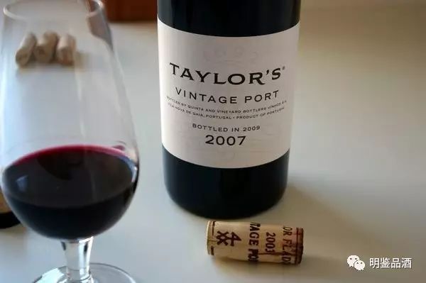 葡萄酒的年份是采摘的年份吗,葡萄酒是葡萄年份越早越好么