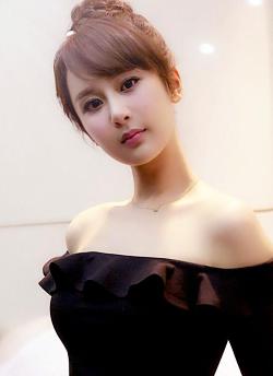 张子枫帮助王俊凯,张子枫拥抱教学