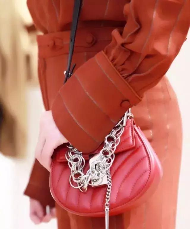 刘雯唐嫣同款小猪包,刘雯唐嫣最新消息