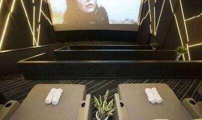 床厅电影院,电影院的床厅