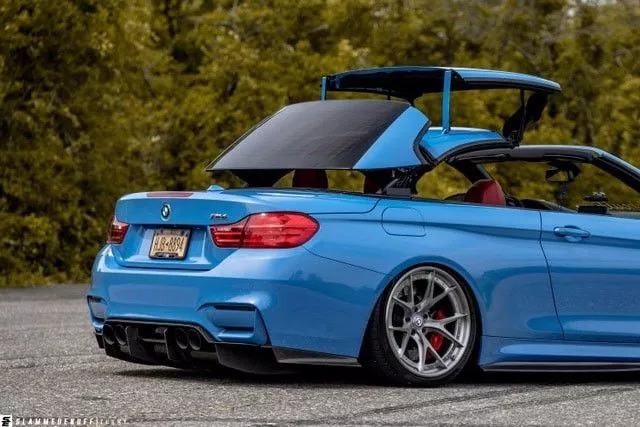 改装的宝马m4直接趴在地上了,普通的宝马m4可以开敞篷