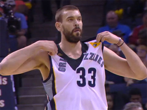 欧文和詹皇,球衣撕坏事件