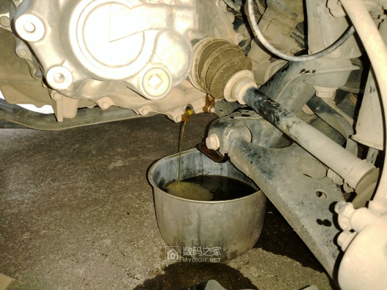 汽车手动变速箱齿轮油的更换教程,保养汽车更换变速箱机油吗