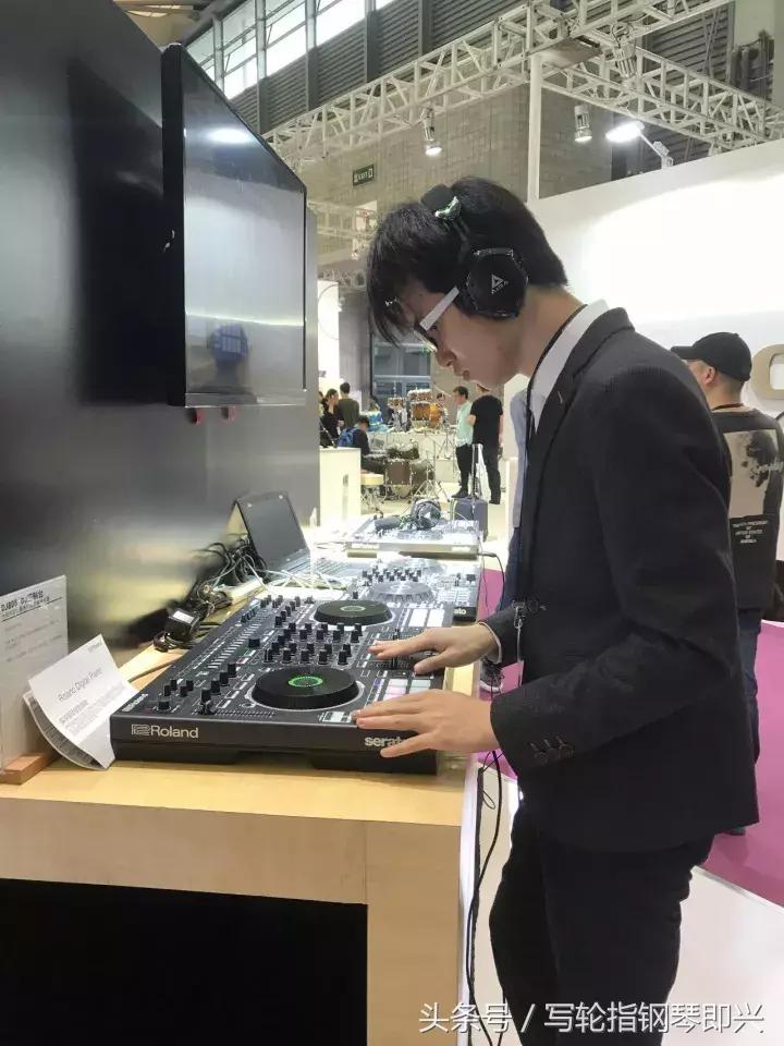 上海乐器展进口萨克斯,上海乐器展钢琴评测