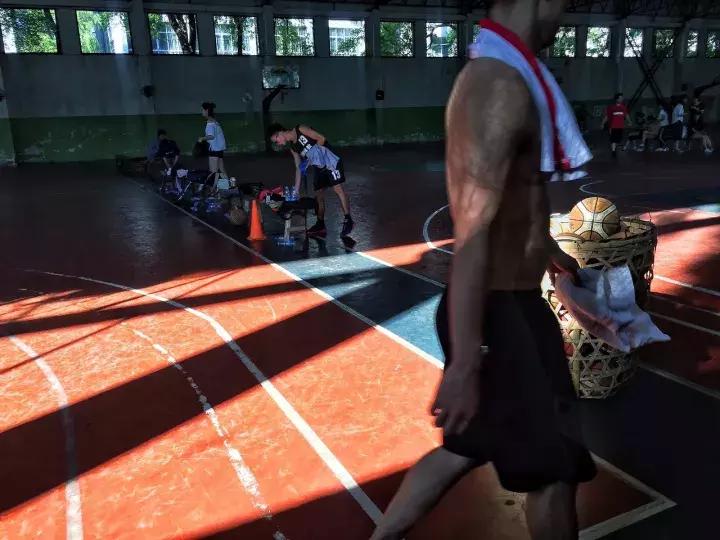 全武汉荷尔蒙最旺盛的高校，打架有专业套路，小偷来了别想走！