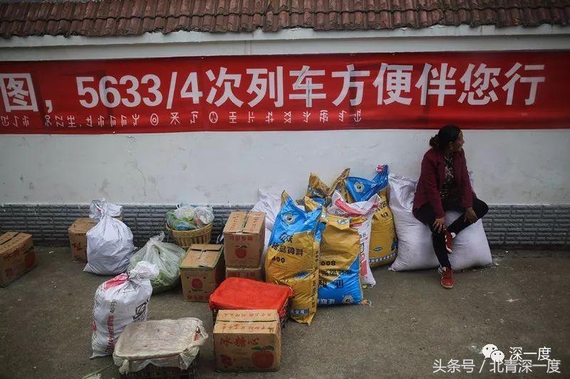 全中国最便宜的火车：票价2元起22年未涨，山羊和鸡群都能上车