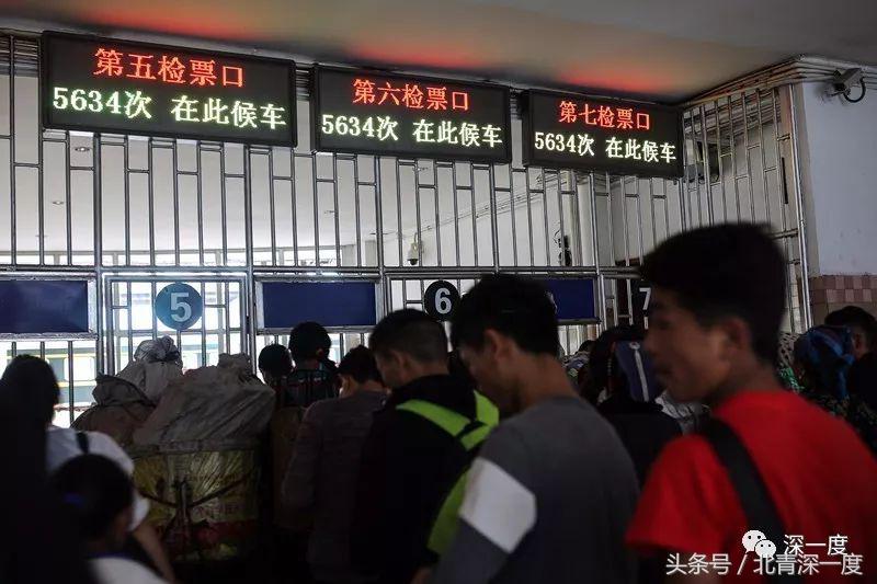 全中国最便宜的火车：票价2元起22年未涨，山羊和鸡群都能上车