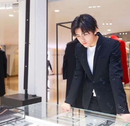 窦靖童接到skii代言,窦靖童代言skii神仙水的视频