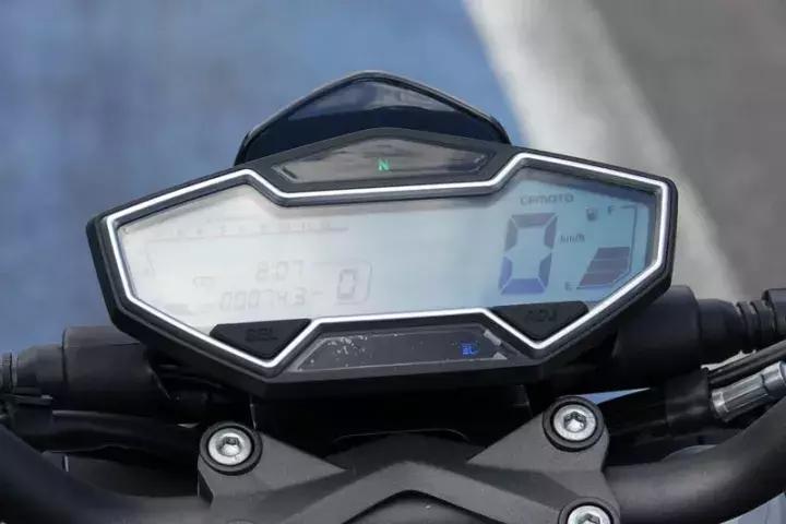 7.21秒国产加速最强250诞生：春风250NK，顺便把一些300cc也秒了