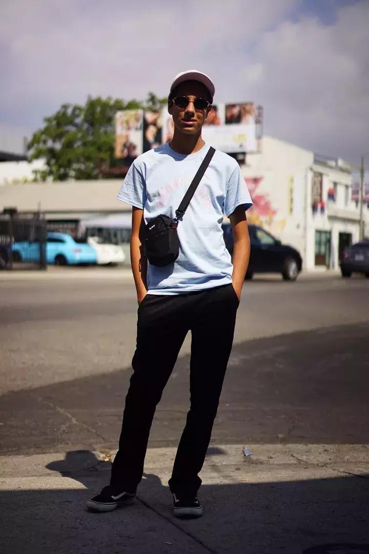 可能你手上的Supreme正是来自美国10几岁排队*党**!