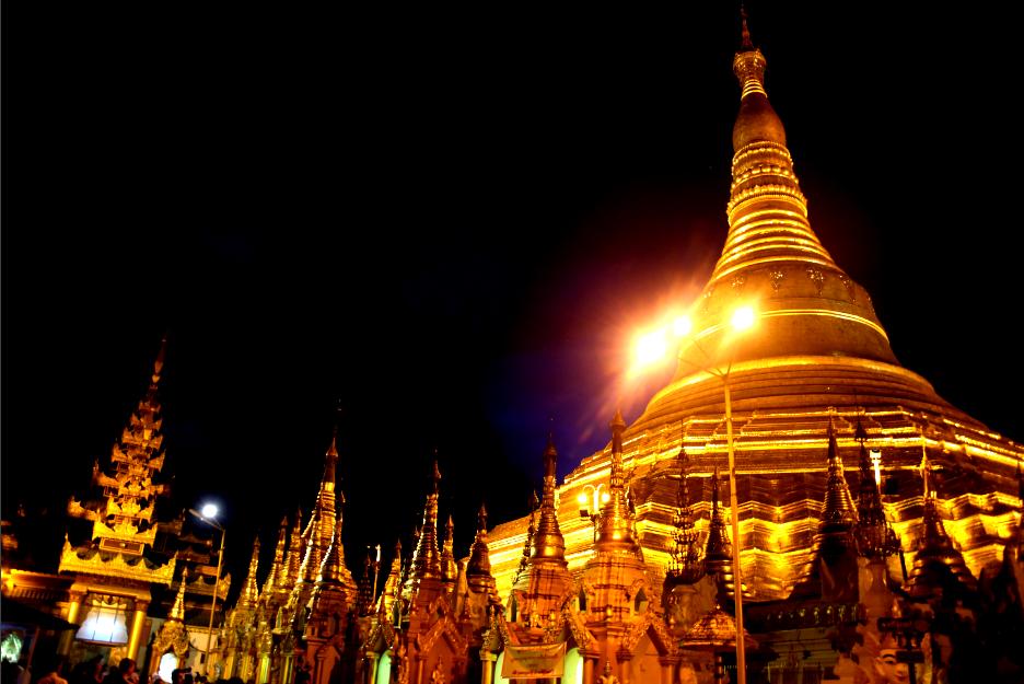 缅甸的大金塔简介,缅甸仰光大金塔人