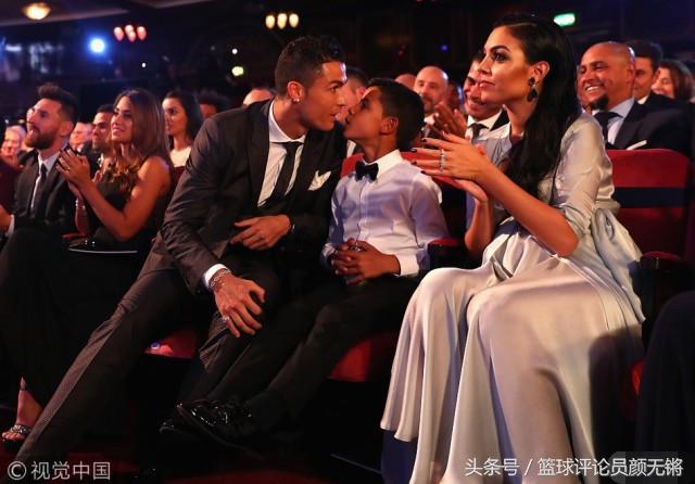 c罗难掩颓势梅西尽显球王风范,c罗年轻时到底有多强碾压梅西