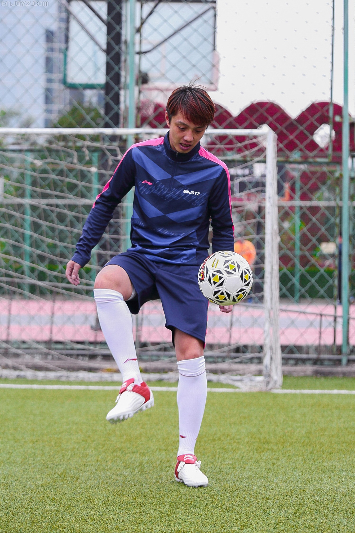 李宁铁2和美津浓足球鞋哪个好,李宁足球鞋铁系列二代直播