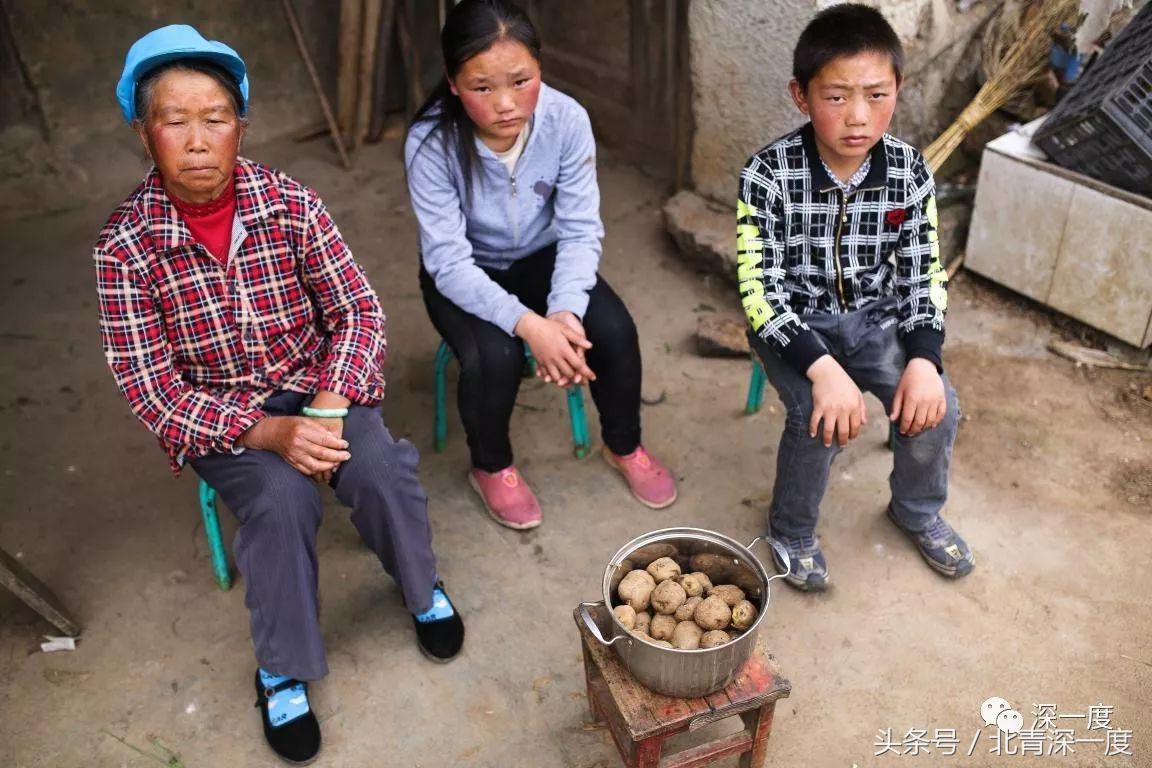 “鹿晗”在泥坑，妈妈在远方，你习以为常的幸福对他们却遥不可及