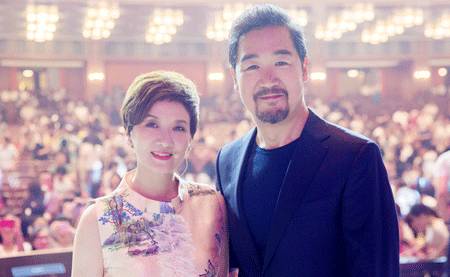 张国立给邓婕62岁生日一封信,邓婕60岁收到张国立情书