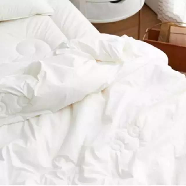 被子怎么选又轻又保暖,冬天被子哪种比较轻保暖还好