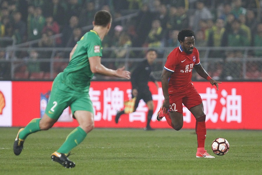 国安张稀哲梅开二度,国安浙江张稀哲红牌