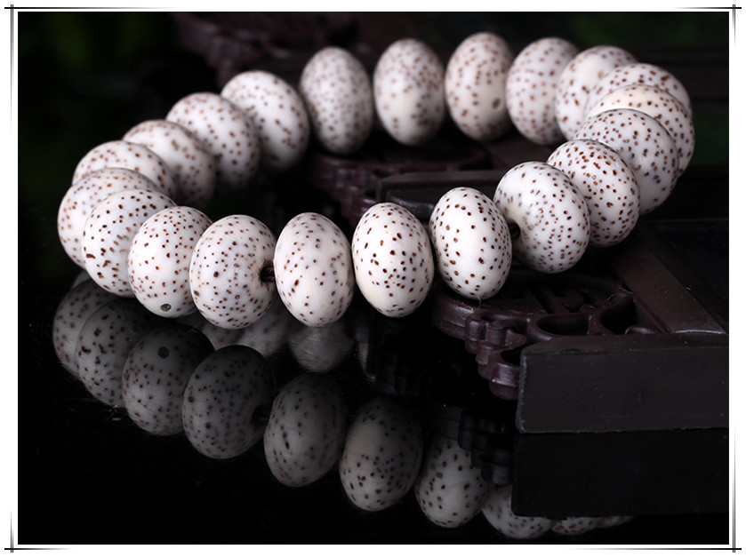 文玩菩提根手串盘玩保养,文玩菩提怎么保养