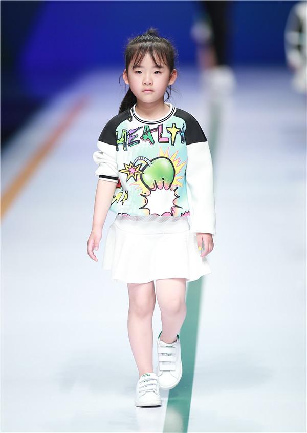 亲子装高颜值女神刘嘉带你感受奥运精神