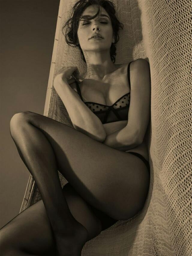 抢尽超人和蝙蝠侠风头的那个女人，到底是怎么样神奇的存在？