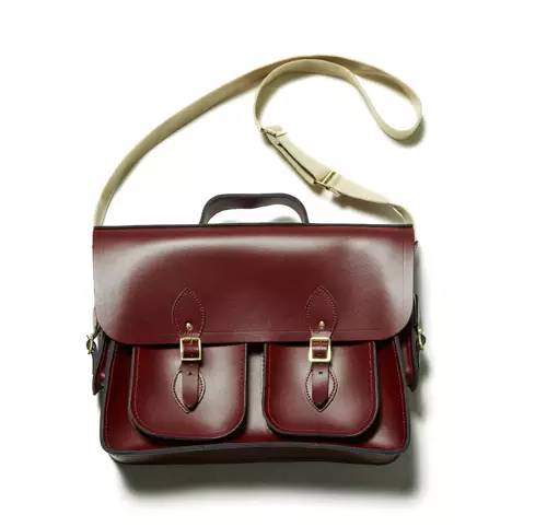 你和阳光暖男只差一个邮差包的距离