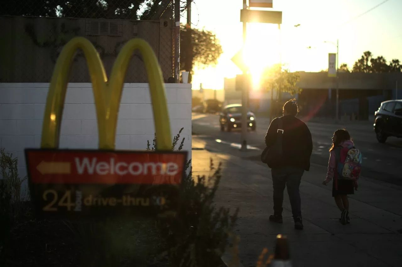 麦当劳被谁收购变成金拱门,麦当劳正式改名金拱门是马云的吗