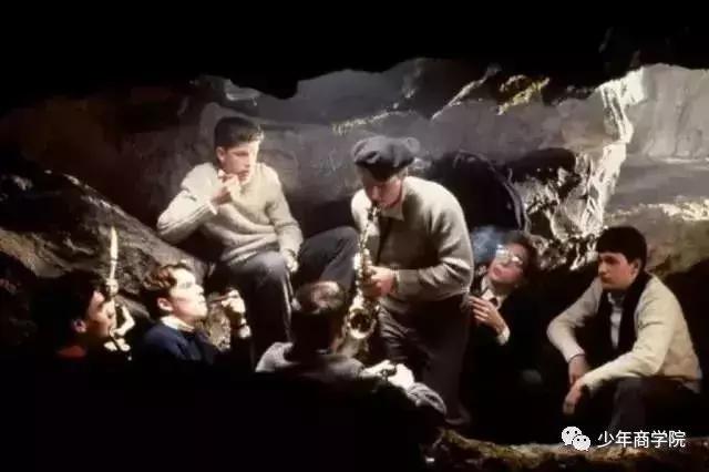 他培养出一个天才钢琴家，他说我们的教育缺了6堂“生命必修课”