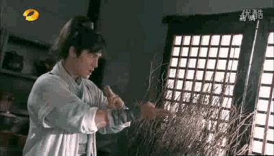 他有人鱼线和八块肌，却说：我不想露给你们看！