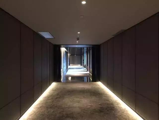 别具一格魔都深坑酒店,魔都深坑下的乌托邦佘山深坑酒店