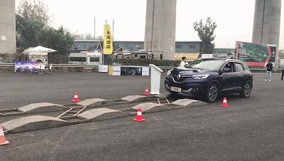 梅甘娜赛道版试驾,雷诺梅甘娜极速测试