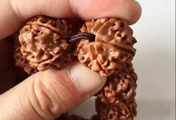 不用过多养护的手串,木质手串冬天盘串注意事项