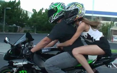 nk400和黄龙300哪个适合摩旅,黄龙300和春风400nk哪个骑着舒服