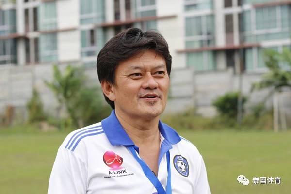 天呐！泰国8岁男孩连续4次射中门框，英超球队为助他成才投入巨资