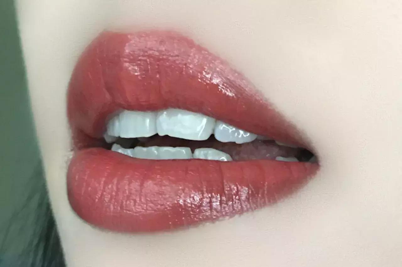 露华浓口红225和325试用,露华浓225素颜黄皮