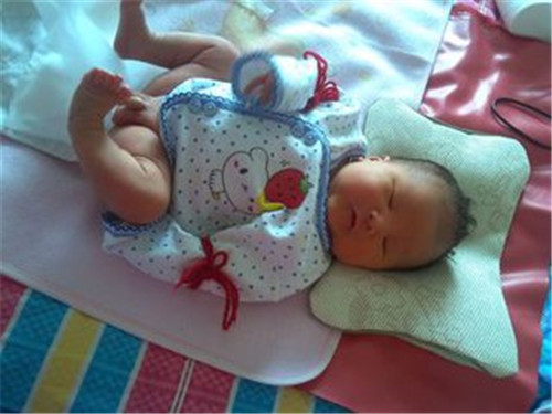 新生儿脚内翻是什么原因新生儿脚内翻怎么办