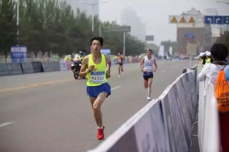 跑全马213分钟什么水准,全马跑到230要练多久