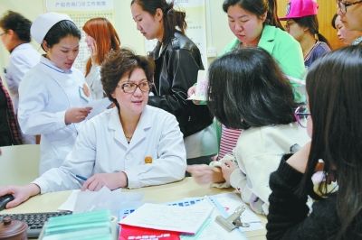 孕妇怀孕三周高烧四十度,刚刚怀孕8周发高烧要怎么保胎