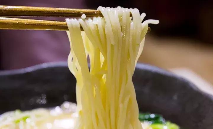 上海必吃榜第一名黄鱼面,上海50一碗的黄鱼面