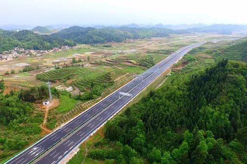 花安高速花溪段,花安高速沿途景区