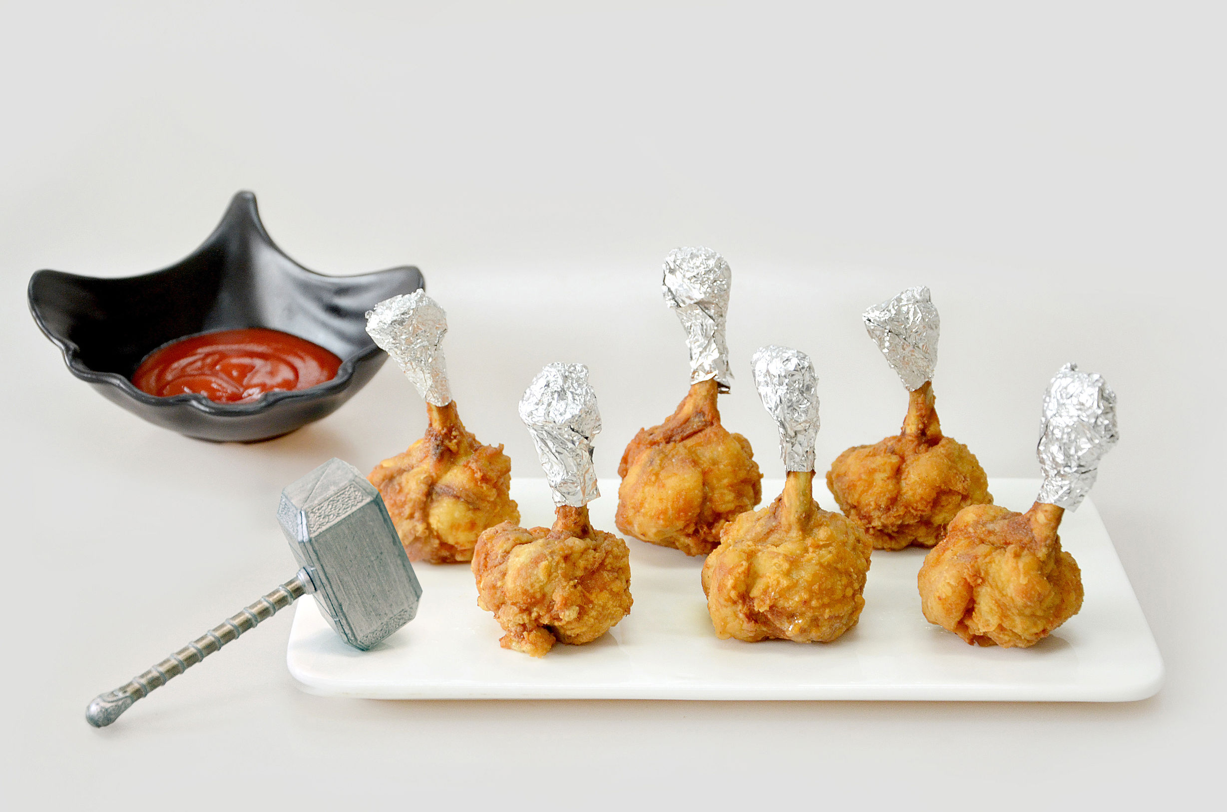 雷神都拿不动的锤子是什么锤子,雷神的第二个锤子是谁给的