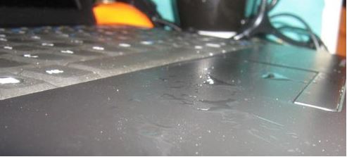 笔记本电脑进水了要晾多久,笔记本电脑键盘进水维修